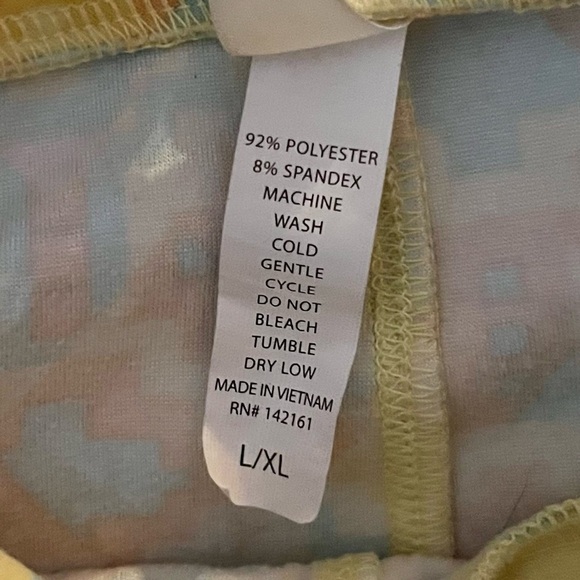 𝅺girl’s LuLaRoe Leggings in Geometric Pattern Size L/XL - Picture 3 of 4